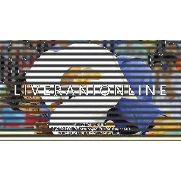 (110813) -- SHENZHEN, Aug. 13, 2011 () -- China\'s Qin Qian (front) fights with South Korea\'s Kim Na Young during their women\'s Judo +78 KG final match at the 26th Summer Universiade in Shenzhen, a city of south China\'s Guangdong Province, Aug. 13, 2011. Qin defeated Kim and got the first gold medal of Chinese delegation. (/Liu Dawei)(bxf)