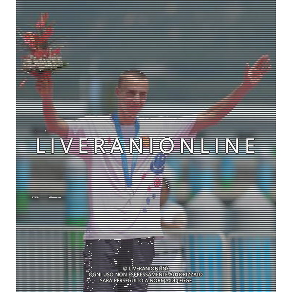 (110813) -- SHENZHEN, Aug. 13, 2011 () -- Kirill Abrosimov of Russiareacts during the awarding ceremony for men\'s open water 10km swimming at the 26th Summer Universiade in Shenzhen, a city of south China\'s Guangdong Province, Aug. 13, 2011. Kirill Abrosimov won the silver medal of the event with 2 hours 3.359 seconds. (/Lui Siu Wai)(kh)