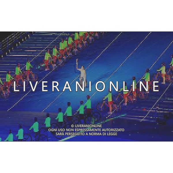 (110812) -- SHENZHEN, Aug. 12, 2011 () -- A torchbearer cycles into the site of the opening ceremony of the 26th Summer Universiade in Shenzhen, a city of south China\'s Guangdong Province. (/Lu Hanxin)(kh)
