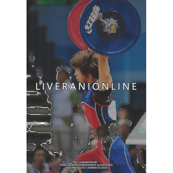(110814) -- SHENZHEN, Aug. 14, 2011 () -- Hsu Shuching of Chinese Taipei competes during the women\'s 53KG weightlifting at the 26th Summer Universiade in Shenzhen, a city of south China\'s Guangdong Province, Aug. 14, 2011. Hsu got the silver medal of the event with 207KG. (/Wang Song) (bxf)