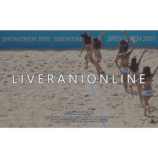 (110814) -- SHENZHEN, Aug. 14, 2011 () -- Beach honeys dance during a break of the women\'s beach volleyball preliminary match at the 26th Summer Universiade in Shenzhen, a city of south China\'s Guangdong Province, Aug. 14, 2011. (/Liao Yujie)(bxf)