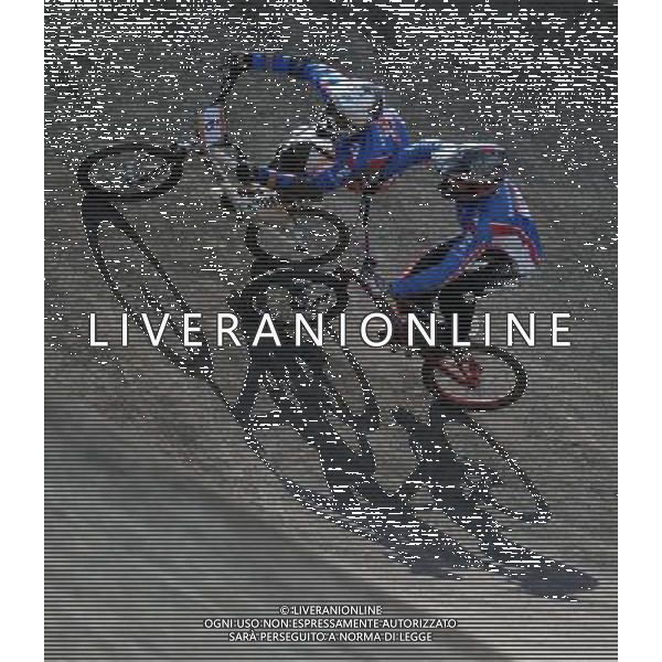(110814) -- SHENZHEN, Aug. 14, 2011 () -- Kleshchenko Evgeniy (L) of Russia competes during the men\'s BMX individual race at the 26th Summer Universiade in Shenzhen, a city of south China\'s Guangdong Province, Aug. 14, 2011. Kleshchenko Evgeniy won the gold medal. (/Li Ga) (bxf)
