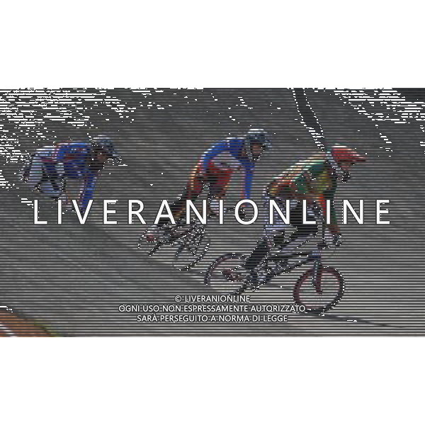 (110814) -- SHENZHEN, Aug. 14, 2011 () -- Rimsaite Vilma (R) of Lithuania competes during the women\'s BMX individual race at the 26th Summer Universiade in Shenzhen, a city of south China\'s Guangdong Province, Aug. 14, 2011. Rimsaite Vilma won the gold medal. (/Li Ga) (bxf)