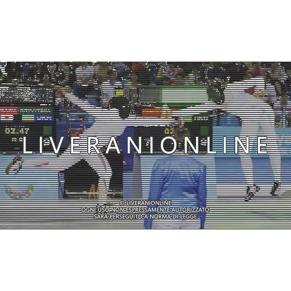 (110813) -- SHENZHEN, Aug. 13, 2011 () -- Ayaka Shimookawa (L) of Japan competes during the women\'s epee individual bronze medal match against Olena Kryvytska of Ukraine at the 26th Summer Universiade in Shenzhen, a city of south China\'s Guangdong Province, Aug. 13, 2011. Olena Kryvytska won 15-10 to win the bronze. (/Wang Haofei)(lm)