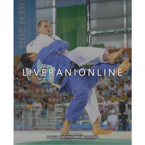 (110813) -- SHENZHEN, Aug. 13, 2011 () -- Kim Soo Whan (front) of South Korea competes during the men\'s +100kg judo gold medal match against Maciej Sarnacki of Poland at the 26th Summer Universiade in Shenzhen, a city of south China\'s Guangdong Province, Aug. 13, 2011. Kim Soo Whan defeated Maciej Sarnacki to win the gold medal. (/Liu Dawei)(lm)