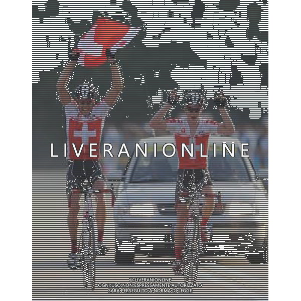 (110813) -- SHENZHEN, Aug. 13, 2011 () -- Bernhard Oberholzer (L) of Switzerland celebrates as his teammate Patrick Schelling smiles after the men\'s 160km cycling road race at the 26th Summer Universiade in Shenzhen, a city of south China\'s Guangdong Province, Aug. 13, 2011. Bernhard Oberholzer claimed the champion with 3 hours 50 minutes and 22 seconds. Patrick Schelling won the silver of the event. (/Li Ga)(lm)