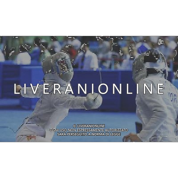 SHENZHEN, Aug. 15, 2011 Chen Xiaodong of China (L) competes with Choi Sooyeon of South Korea during the women\'s sabre individual match at the 26th Summer Universiade in Shenzhen, a city of south China\'s Guangdong Province, Aug. 15, 2011. Choi won 15 7 to enter the quarterfinals. (/Wang Haofei)(bxf)