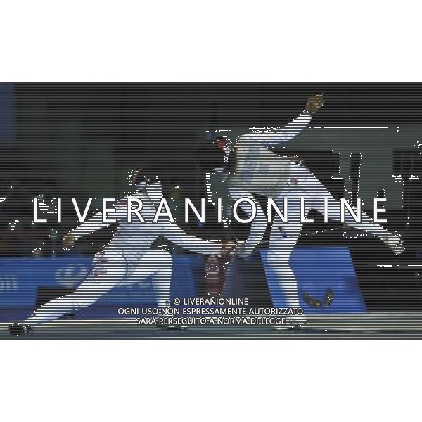 SHENZHEN, Aug. 14, 2011 Kamilla Gafurzianova (L) of Russia competes with Jeon Hee Sook of South Korea during the women\'s foil individual final at the 26th Summer Universiade in Shenzhen, a city of south China\'s Guangdong Province, Aug. 14, 2011. Kamilla Gafurzianova won the match and took the gold medal of the event. (/Wang Haofei)