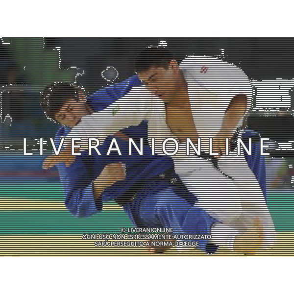 SHENZHEN, Aug. 14, 2011 Abdul Omarov (L) of Russia fights with Sherali Juraev of Uzbekistan during their final of the men\'s 90kg of judo in the 26th Summer Universiade at Conference and Exhibiton Center (Hall 8) in Shenzhen, a city of south China\'s Guangdong Province, Aug. 14, 2011. Abdul Omarov claimed the title. (/Liu Dawei) (wll)