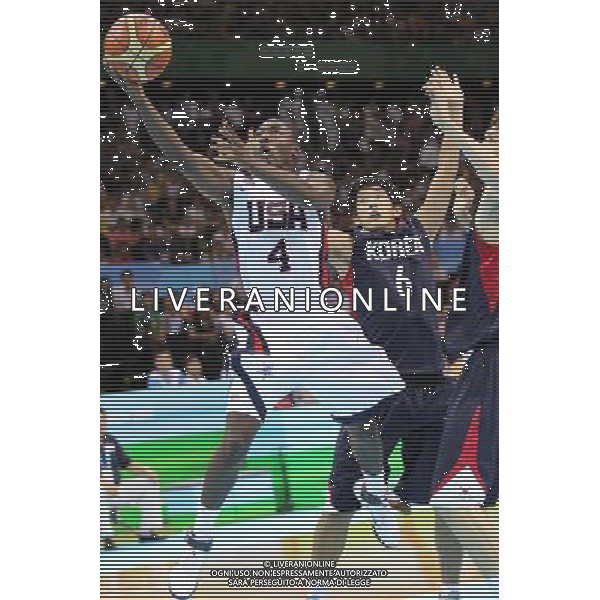 SHENZHEN, Aug. 15, 2011 Ashton Gibbs (L) of the United States goes up for a shooting during the men\'s preliminary round group D game of basketball against South Korea at the 26th Summer Universiade in Shenzhen, a city of south China\'s Guangdong Province, Aug. 15, 2011. The U.S. won 112 68. (/Meng Yongmin) (kh)