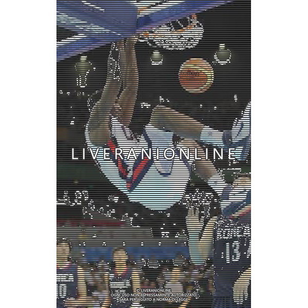SHENZHEN, Aug. 15, 2011 Trevor Mbakwe (R) of the United States slams a dunk during the men\'s preliminary round group D game of basketball against South Korea at the 26th Summer Universiade in Shenzhen, a city of south China\'s Guangdong Province, Aug. 15, 2011. The U.S. won 112 68. (/Meng Yongmin) (kh)