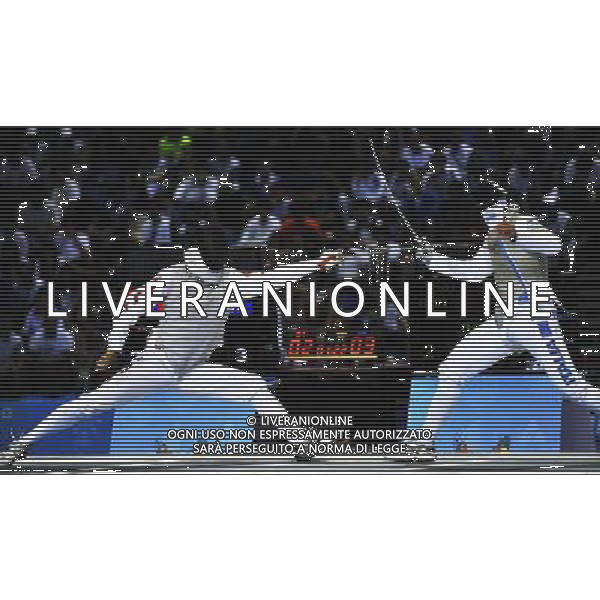 SHENZHEN, Aug. 15, 2011 Zhu Jun of China (L) and Martino Minuto of Italy compete during their men\'s foil individual semifinal at the 26th Summer Universiade in Shenzhen, a city of south China\'s Guangdong Province, Aug. 15, 2011. Zhu lost 8 15 to take the bronze medal of the event. (/Wang Haofei)(kh)