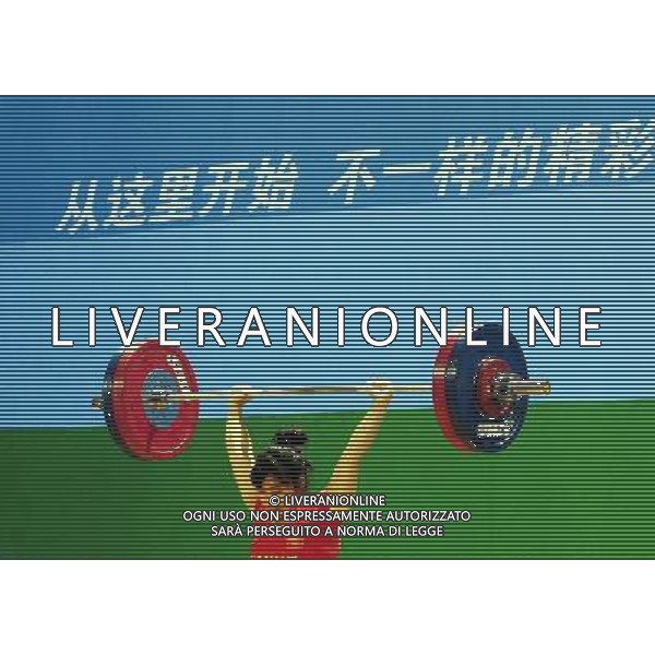 SHENZHEN, Aug. 15, 2011 Luo Liqin of China competes during the women\'s 58kg final of weightlifting at the 26th Summer Universiade in Shenzhen, a city of south China\'s Guangdong Province, Aug. 15, 2011. Luo took the silver medal with a total of 211kg. (/Wang Song) (kh)
