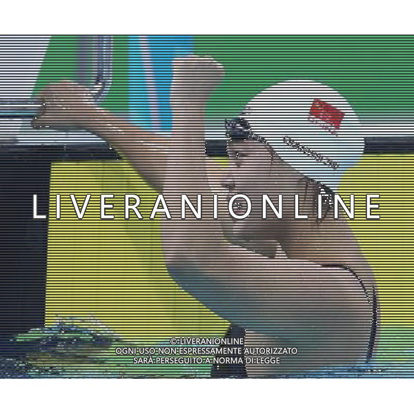 (110815) -- SHENZHEN, Aug. 15, 2011 () -- Tang Yi of China celebrates after winning the women\'s 100m freetyle final of swimming at the 26th Summer Universiade in Shenzhen, a city of south China\'s Guangdong Province, Aug. 15, 2011. Tang claimed the gold of the event with a time of 54.24 seconds, and set a new game\'s record. (/Chen Jianli)