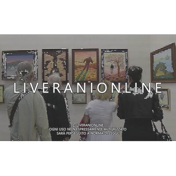 (110815) -- ST. PETERSBURG, Aug. 15, 2011 () -- Visitors view the works by Russian cartoonist Boris Khotin during his exhibition with the theme of human and nature, in St. Petersburg, Russia, Aug. 15, 2011. (/Lu Jinbo) (zw)