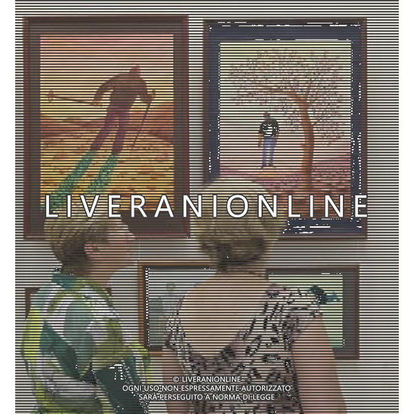 (110815) -- ST. PETERSBURG, Aug. 15, 2011 () -- Visitors view the works by Russian cartoonist Boris Khotin during his exhibition with the theme of human and nature, in St. Petersburg, Russia, Aug. 15, 2011. (/Lu Jinbo) (zw)