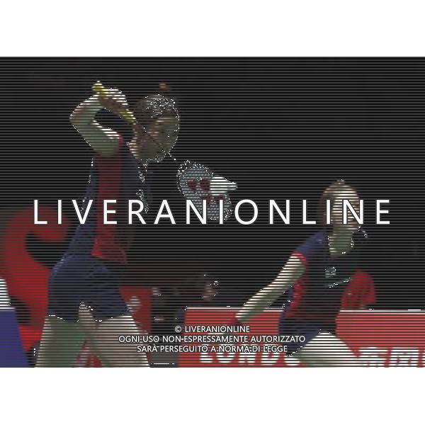 (110813) -- LONDON, Aug. 13, 2011 () -- Miyuki Maeda and Satoko Suetsana (L) of Japan return the shuttlecock during their semifinal of women\'s doubles against China\'s world No. 1 Yu Yang and Wang Xiaoli in 2011 Badminton World Championships at Wembley Arena, London, Britain, Aug. 13, 2011. Yu and Wang won 2-0. (/Tang Shi)(wll)