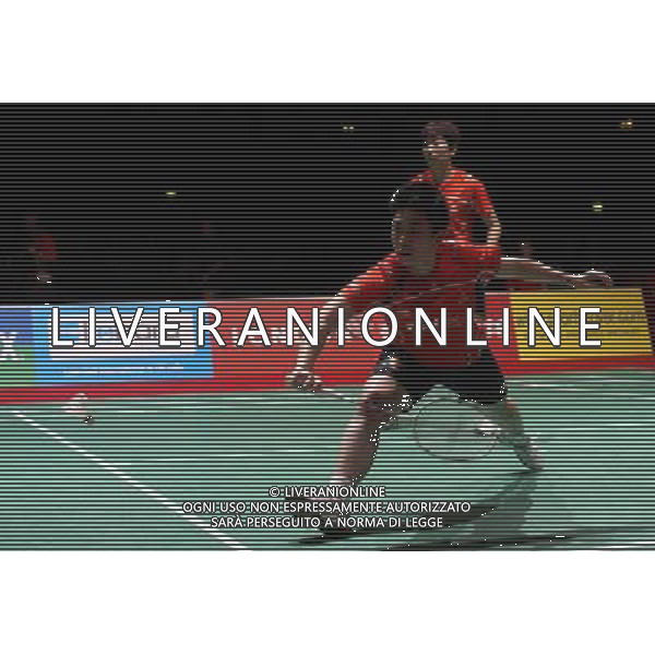 (110813) -- LONDON, Aug. 13, 2011 () -- China\'s world No. 1 Yu Yang (L) and Wang Xiaoli return the shuttlecock during their semifinal of women\'s doubles against Miyuki Maeda and Satoko Suetsana of Japan in 2011 Badminton World Championships at Wembley Arena, London, Britain, Aug. 13, 2011. Yu and Wang won 2-0. (/Tang Shi)(wll)