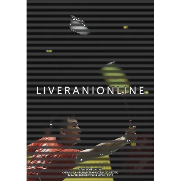 (110813) -- LONDON, Aug. 13, 2011 () -- China\'s Chen Jin returns the shuttlecock during his semifinal of men\'s singles against Malaysia\'s Lee Chong Wei in 2011 Badminton World Championships at Wembley Arena, London, Britain, Aug. 13, 2011. Chen lost 0-2. (/Zeng Yi)(wll)