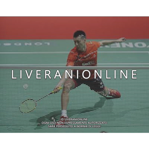 (110813) -- LONDON, Aug. 13, 2011 () -- China\'s Chen Jin returns the shuttlecock during his semifinal of men\'s singles against Malaysia\'s Lee Chong Wei in 2011 Badminton World Championships at Wembley Arena, London, Britain, Aug. 13, 2011. Chen lost 0-2. (/Zeng Yi)(wll)