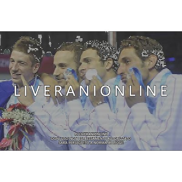 (110816) -- SHENZHEN, Aug. 16, 2011 () -- Players of Ukraine pose with their gold medals during the awarding ceremony for the men\'s sabre team match of fencing event at the 26th Summer Universiade, in Shenzhen, a city of south China\'s Guangdong Province, Aug. 16, 2011. Ukraine defeated Italy 45-31 to claim the title. (/Wang Haofei)(bxf)