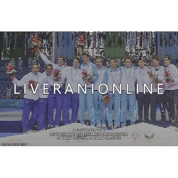 (110816) -- SHENZHEN, Aug. 16, 2011 () -- Gold medalists team of Ukraine (C), silver medalists team of Italy (L) and bronze medalists team of South Korea celebrate during the awarding ceremony for the men\'s sabre team match of fencing event at the 26th Summer Universiade, in Shenzhen, a city of south China\'s Guangdong Province, Aug. 16, 2011. Ukraine defeated Italy 45-31 and got the gold medal. (/Wang Haofei)(bxf)
