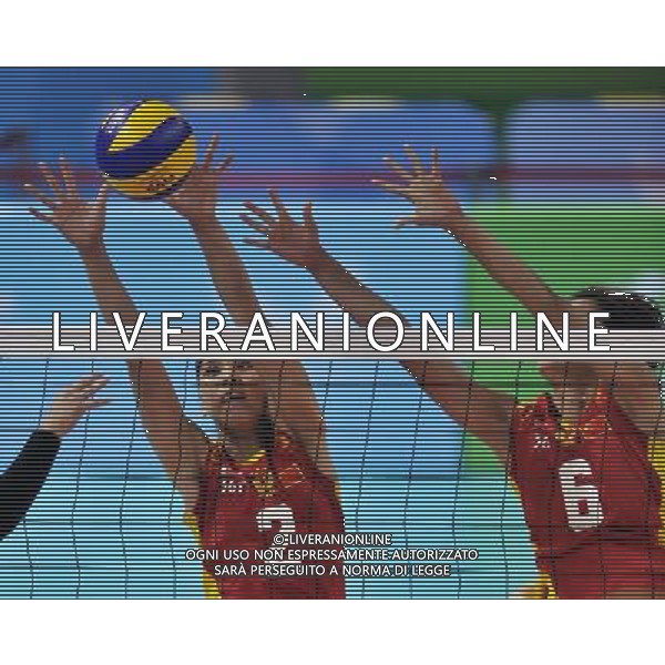 (110816) -- SHENZHEN, Aug. 16, 2011 () -- Bian Yuqian (L) and Zhu Huijing of China blocks the ball during the Group A match 16 of women\'s preliminary volleyball match between China and Japan at the 26th Summer Universiade in Shenzhen, a city of south China\'s Guangdong Province, Aug. 16, 2011. China won the match 3:1. (/Chen Yehua)