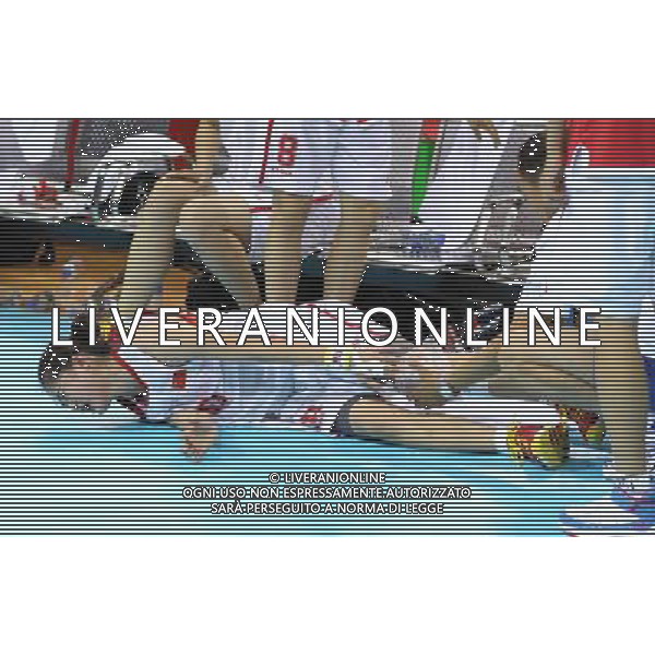 (110816) -- SHENZHEN, Aug. 16, 2011 () -- Gong Yuan of China (bottom) falls on the floor with knee injury during the women\'s preliminary match of basketball event against Chinese Taipei at the 26th Summer Universiade, in Shenzhen, a city of south China\'s Guangdong Province, Aug. 16, 2011. Chinese Taipei won 77-70. (/Meng Yongmin)(bxf)