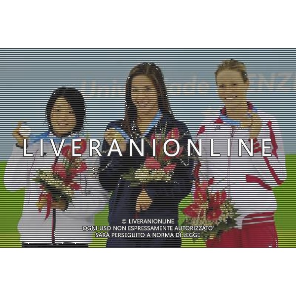 (110816) -- SHENZHEN, Aug. 16, 2011 () -- Gold medalist Madeline Dirado of the United States (C), silver medalist Miho Takahashi of Japan (L) and bronze medalist Joerdis Steinegger of Austria display their medals at the awarding ceremony of the women\'s 400m individual medley final of swimming at the 26th Summer Universiade in Shenzhen, a city of south China\'s Guangdong Province, Aug. 16, 2011. (/Liang Xu)