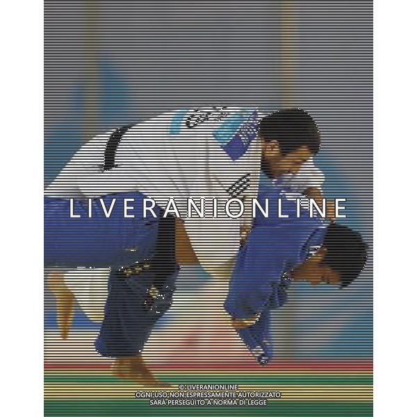 SHENZHEN, Aug. 16, 2011 Kim Sung Min of South Korea (blue) competes with Renat saidov of Russia during their men\'s Judo open final match at the 26th Summer Universiade in Shenzhen, a city of south China\'s Guangdong Province, Aug. 16, 2011. Kim Sung Min won the game and claimed the gold medal of the event. (/Liu Dawei)