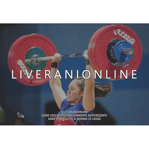 SHENZHEN, Aug. 16, 2011 Ho Hsiaochun of Chinese Taipei competes during the women\'s 63kg weightlifting competition at the 26th Summer Universiade in Shenzhen, a city of south China\'s Guangdong Province, Aug. 16, 2011. Ho Hsiaochun claimed the title of the event with a total of 211kg. (/Wang Song)