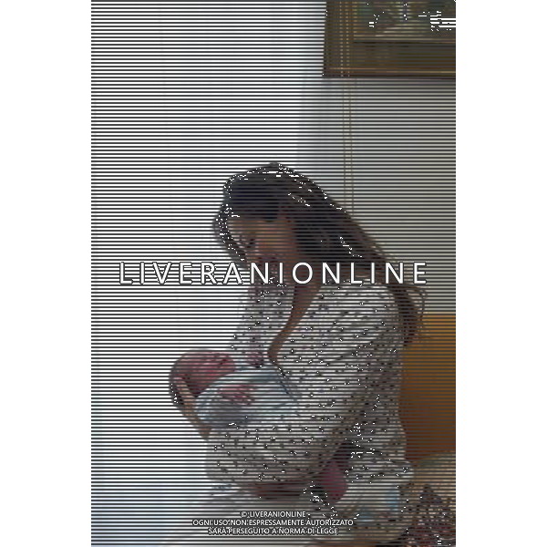 brescia 2003 mammma con suo figlio neonato foto ag. aldo liverani-venezia