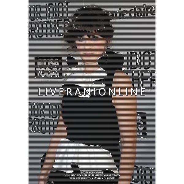 Zooey Deschanel Photo by Gilbert Flores \'Our Idiot Brother\' - Los Angeles Premiere at the ArcLight Cinemas Cinerama Dome August 16, 2011 - Hollywood, California