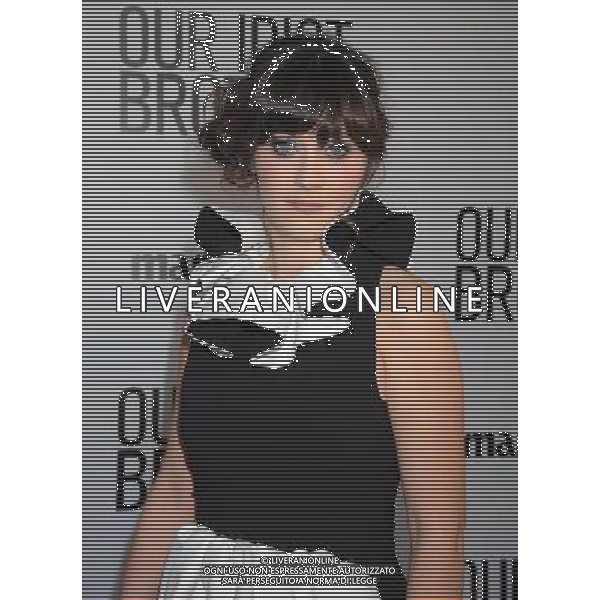 HOLLYWOOD, CA - AUGUST 16: Zooey Deschanel attends the Los Angeles premiere of \'Our Idiot Brother\' at ArcLight Hollywood on August 16, 2011 in Hollywood, California.