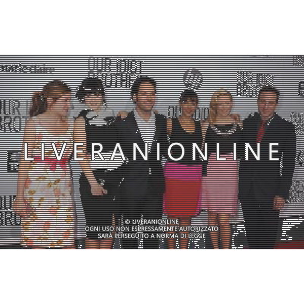 HOLLYWOOD, CA - AUGUST 16: Kathryn Hahn, Zooey Deschanel, Paul Rudd, Rashida Jones, Elizabeth Banks, Jesse Peretz attend the Los Angeles premiere of \'Our Idiot Brother\' at ArcLight Hollywood on August 16, 2011 in Hollywood, California.