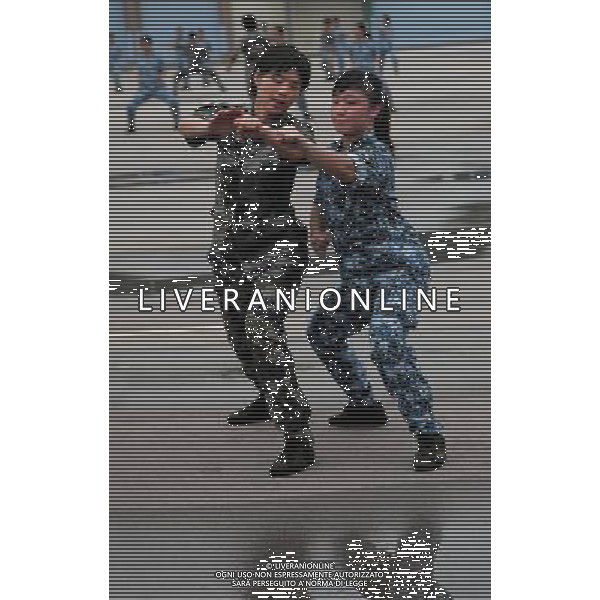 (110817) -- HONG KONG, Aug. 17, 2011 () -- A student trainee (R) learns combat skills from a People\'s Liberation Army (PLA) officer during a summer military camp in Hong Kong, south China, Aug. 8, 2011. A total of 100 students from Hong Kong-based colleges and universities finished a ten-day summer military camp here Wednesday. (/Ma Zheng) (ljh)