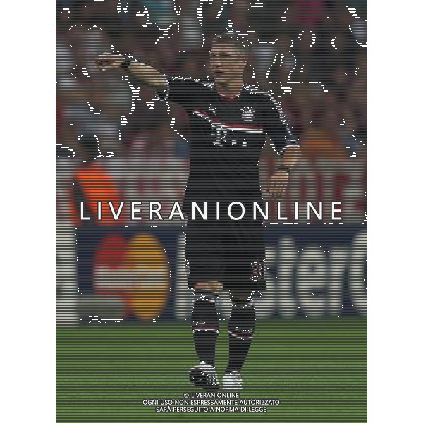 firo Fußball,Fussball, 17.08..2011 Uefa Champions League Saison 2011/2012 Qualifikation, Quali, CL, Hinspiel FC Bayern München, Muenchen, FCB , FC Zürich, Zuerich, FCZ, 2 : 0 ganze Figur, Gestik, Bastian Schweinsteiger, Bayern, $worldrightsEs gelten unsere AGB, einsehbar auf www.firosportphoto.de copyright by firo sportphoto: Pfefferackerstr. 2a  45894 G e l s e n k i r c h e n www.firosportphoto.de mail@firosportphoto.de (V o l k s b a n k B o c h u m - W i t t e n ) BLZ.: 430 601 29 Kt. Nr.: 341 117 100 Tel:  0209 - 9304402 Fax:  0209 - 9304443