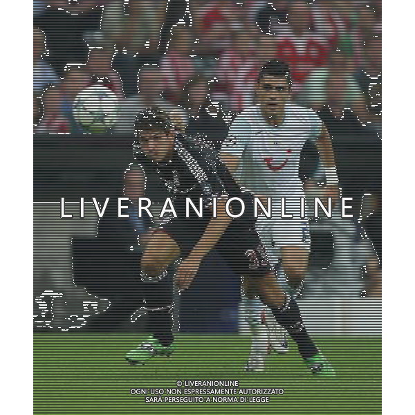 firo Fußball,Fussball, 17.08..2011 Uefa Champions League Saison 2011/2012 Qualifikation, Quali, CL, Hinspiel FC Bayern München, Muenchen, FCB , FC Zürich, Zuerich, FCZ, 2 : 0, Zweikampf, links, vorne, Mario Gomez, Bayern, rechts, Jorge Teixeira, FCZ, $worldrightsEs gelten unsere AGB, einsehbar auf www.firosportphoto.de copyright by firo sportphoto: Pfefferackerstr. 2a  45894 G e l s e n k i r c h e n www.firosportphoto.de mail@firosportphoto.de (V o l k s b a n k B o c h u m - W i t t e n ) BLZ.: 430 601 29 Kt. Nr.: 341 117 100 Tel:  0209 - 9304402 Fax:  0209 - 9304443