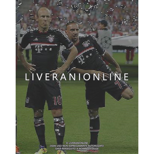 firo Fußball,Fussball, 17.08..2011 Uefa Champions League Saison 2011/2012 Qualifikation, Quali, CL, Hinspiel FC Bayern München, Muenchen, FCB , FC Zürich, Zuerich, FCZ, 2 : 0, ganze Figur, Gestik, rechts, Franck Ribery, Bayern, links, Arjen Robben, Bayern, $worldrightsEs gelten unsere AGB, einsehbar auf www.firosportphoto.de copyright by firo sportphoto: Pfefferackerstr. 2a  45894 G e l s e n k i r c h e n www.firosportphoto.de mail@firosportphoto.de (V o l k s b a n k B o c h u m - W i t t e n ) BLZ.: 430 601 29 Kt. Nr.: 341 117 100 Tel:  0209 - 9304402 Fax:  0209 - 9304443