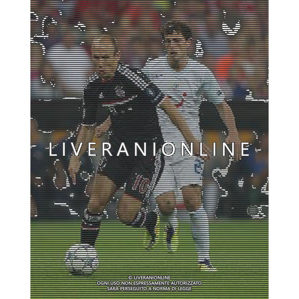 firo Fußball,Fussball, 17.08..2011 Uefa Champions League Saison 2011/2012 Qualifikation, Quali, CL, Hinspiel FC Bayern München, Muenchen, FCB , FC Zürich, Zuerich, FCZ, 2 : 0, Zweikampf, links, Arjen Robben, Bayern, rechts, Admir Mehmedi, FCZ, $worldrightsEs gelten unsere AGB, einsehbar auf www.firosportphoto.de copyright by firo sportphoto: Pfefferackerstr. 2a  45894 G e l s e n k i r c h e n www.firosportphoto.de mail@firosportphoto.de (V o l k s b a n k B o c h u m - W i t t e n ) BLZ.: 430 601 29 Kt. Nr.: 341 117 100 Tel:  0209 - 9304402 Fax:  0209 - 9304443