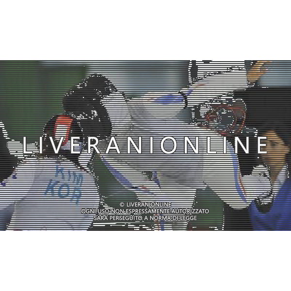 (110817) -- SHENZHEN, Aug. 17, 2011 () -- Maeva Roulin (R) of France competes during the bronze medal match of women\'s foil team of fencing at the 26th Summer Universiade in Shenzhen, a city of south China\'s Guangdong Province Aug. 17, 2011. Team France won the bronze by beating team South Korea with 45-41. (/Wang Haofei)(wll)