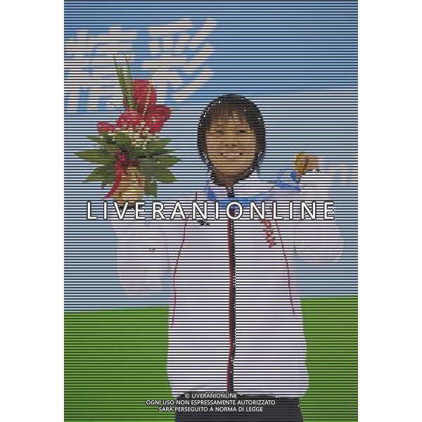 (110817) -- SHENZHEN, Aug. 17, 2011 () -- Sakai Shiho of Japan (R) celebrates at the awarding ceremony of the women\'s 100m backstroke of swimming at the 26th Summer Universiade in Shenzhen, a city of south China\'s Guangdong Province, Aug. 17, 2011. Sakai Shiho claimed the gold of the event with a time of 1:00.28 seconds. (/Liang Xu)