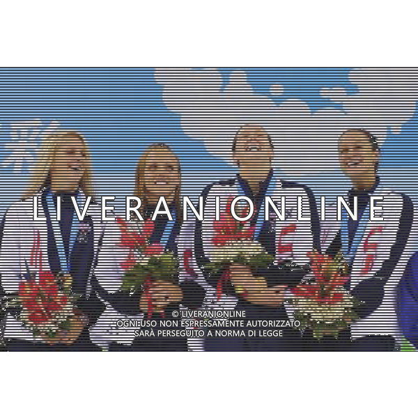 (110816) -- SHENZHEN, Aug. 16, 2011 () -- Swimmers of the team of the United States laugh at the awarding ceremony of the women\'s 4X200m freestyle relay of swimming at the 26th Summer Universiade in Shenzhen, a city of south China\'s Guangdong Province, Aug. 16, 2011. The team of the United States won the gold medal of the event with a time of 7:55:02. (/Liang Xu)