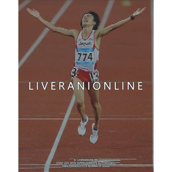 (110817) -- SHENZHEN, Aug. 17, 2011 () -- Osako Suguru of Japan celebrates during the final of the men\'s 10,000m of athletics at the 26th Summer Universiade in Shenzhen, a city of south China\'s Guangdong Province Aug. 17, 2011. Osako Suguru claimed the title with 28:42.83. (/Lin Yiguang)(wll)