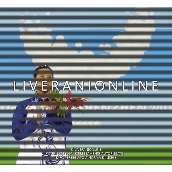 (110817) -- SHENZHEN, Aug. 17, 2011 () -- Gold medalist Lu Ying of China (C) gestures at the awarding ceremony of the women\'s 100m butterfly of swimming at the 26th Summer Universiade in Shenzhen, a city of south China\'s Guangdong Province, Aug. 17, 2011. Lu Ying claimed the title of the event with a time of 57.68 seconds. (/Liang Xu)