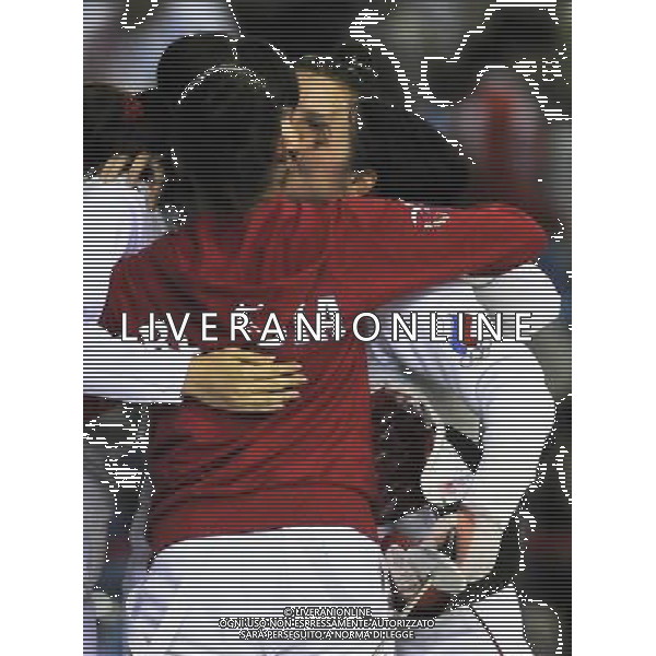 (110817) -- SHENZHEN, Aug. 17, 2011 () -- Athletes of Russia celebrate after the gold medal match of women\'s foil team of fencing at the 26th Summer Universiade in Shenzhen, a city of south China\'s Guangdong Province Aug. 17, 2011. Team Russia claimed the title by beating team Poland with 45-32. (/Wang Haofei)(wll)