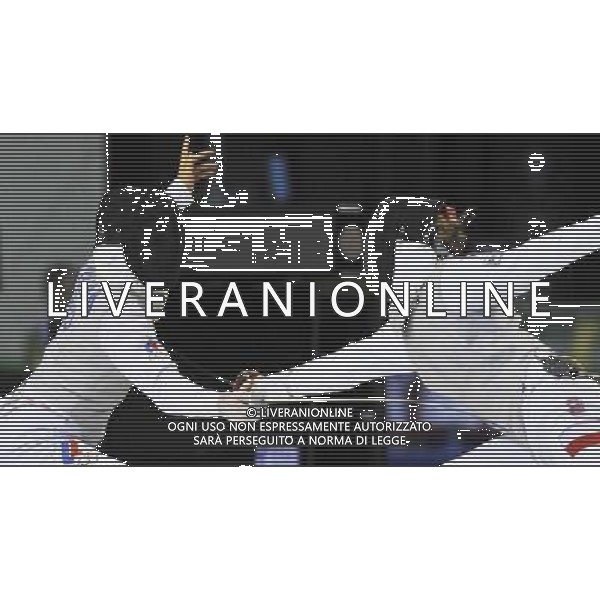 (110817) -- SHENZHEN, Aug. 17, 2011 () -- Viktoria Kozyreva (L) of Russia competes during the gold medal match of women\'s foil team of fencing at the 26th Summer Universiade in Shenzhen, a city of south China\'s Guangdong Province Aug. 17, 2011. Team Russia claimed the title by beating team Poland with 45-32. (/Wang Haofei)(wll)
