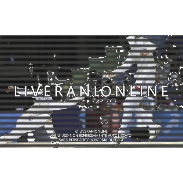 (110817) -- SHENZHEN, Aug. 17, 2011 () -- Viktoria Kozyreva (L) of Russia competes during the gold medal match of women\'s foil team of fencing at the 26th Summer Universiade in Shenzhen, a city of south China\'s Guangdong Province Aug. 17, 2011. Team Russia claimed the title by beating team Poland with 45-32. (/Wang Haofei)(wll)