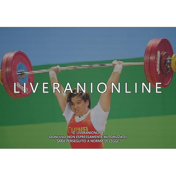 (110817) -- SHENZHEN, Aug. 17, 2011 () -- Li Yang of China competes during the women\'s 75kg weightlifting competition at the 26th Summer Universiade in Shenzhen, a city of south China\'s Guangdong Province, Aug. 17, 2011. Petanang Khanittha claimed the title of the event with a total of 236kg. Li Yang won the silver medal of the event with a total of 234kg. (/Wang Song)