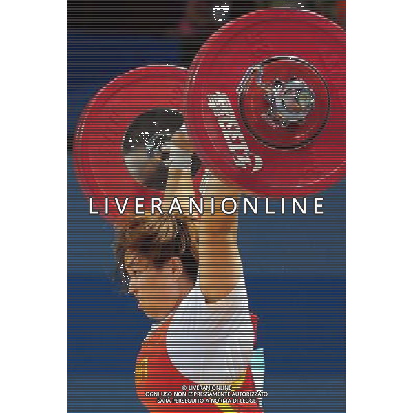 (110817) -- SHENZHEN, Aug. 17, 2011 () -- Li Yang of China competes during the women\'s 75kg weightlifting competition at the 26th Summer Universiade in Shenzhen, a city of south China\'s Guangdong Province, Aug. 17, 2011. Petanang Khanittha claimed the title of the event with a total of 236kg. Li Yang won the silver medal of the event with a total of 234kg. (/Wang Song)